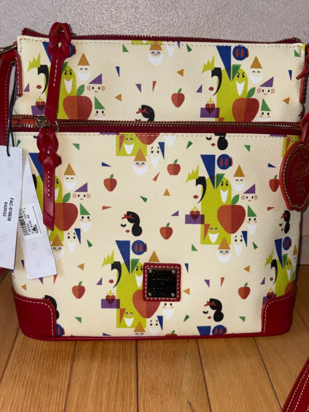 Disney Dooney & Bourke Snow White Seven Dwarfs 85th Anniversary Crossbody Bag